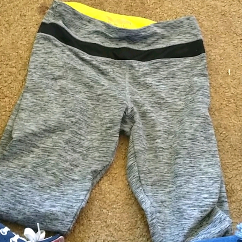 Black and green stretchy leggings